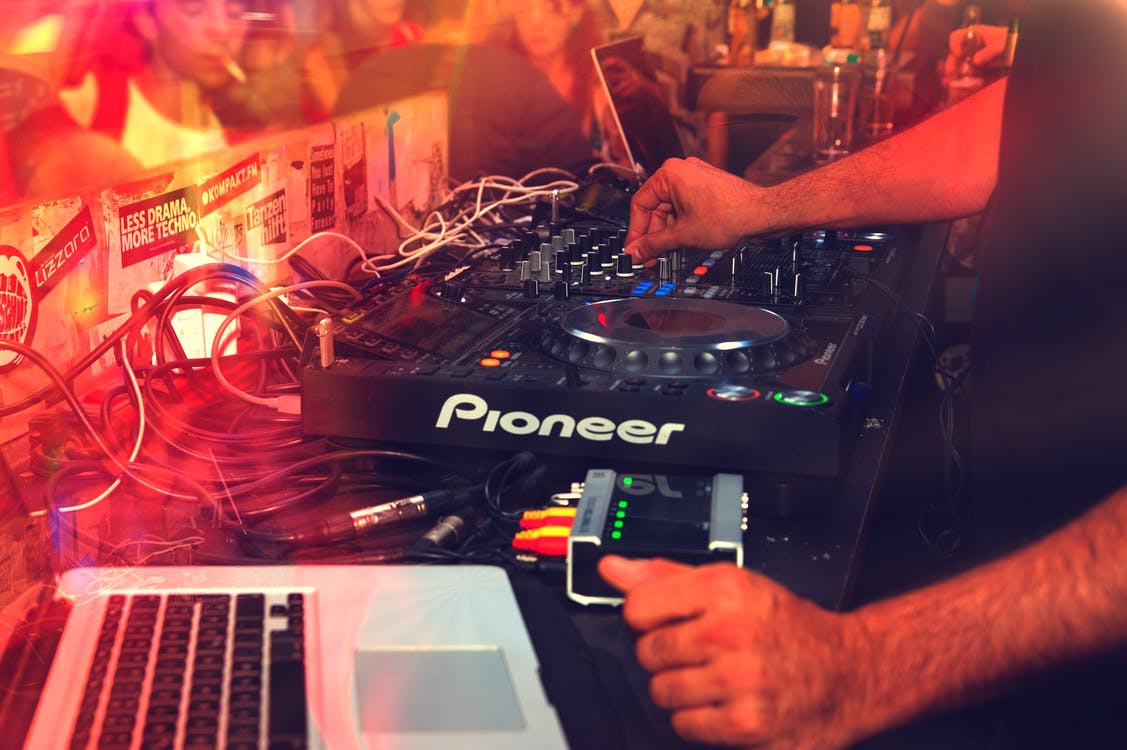 Dj som spiller